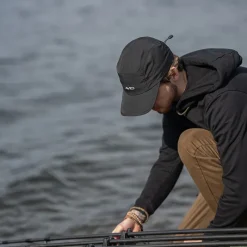 Avid Carp Casquette Stealth Black Waterproof 5-Panel Cap - Noir